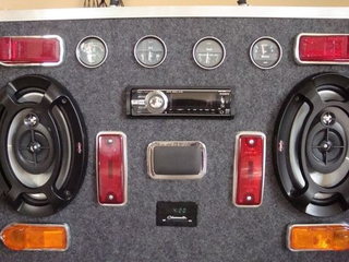 Illustration for article titled The Catbox Junkyard Boombox